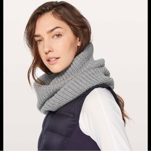 lululemon wool be cozy snood